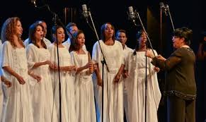 presentacion-del-coro-polifonico-y-la-orquesta-de-guitarras