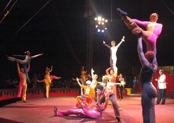 Espectáculo circense "Fantasía" espectaculo-circense-fantasia